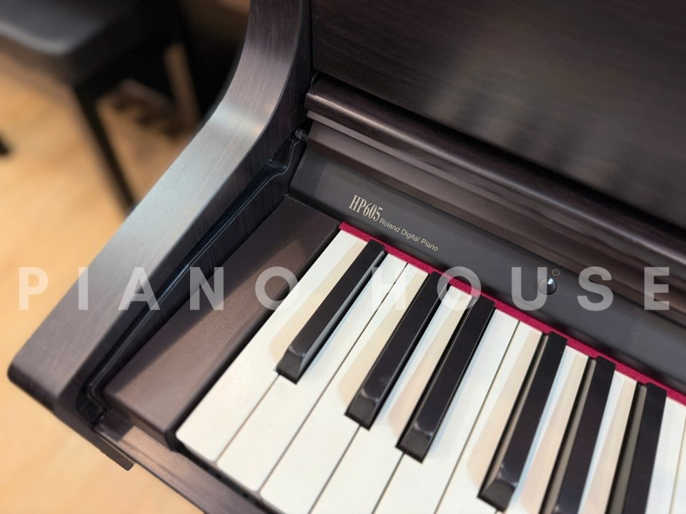 Hình ảnh chi tiết ROLAND HP-605 DR góc chụp 7